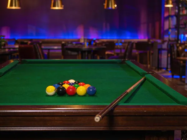 jjjpk Billiard balls on a green pool table