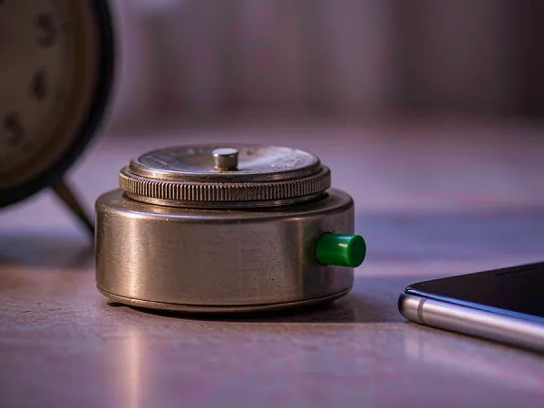 jjjpk Small timer beside a smartphone